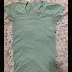 Lululemon short sleeve shirt